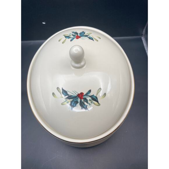 Lenox Winter Greetings Lidded Casserole Serving Dish 2QT Cardinal 870601 9.75" - Picture 6 of 14